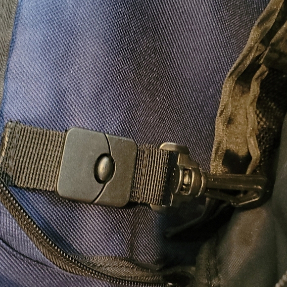 Highroad Unisex 3 Compartment Heavy Duty Hiking Backpack with Blinking Light - Picture 11 of 16